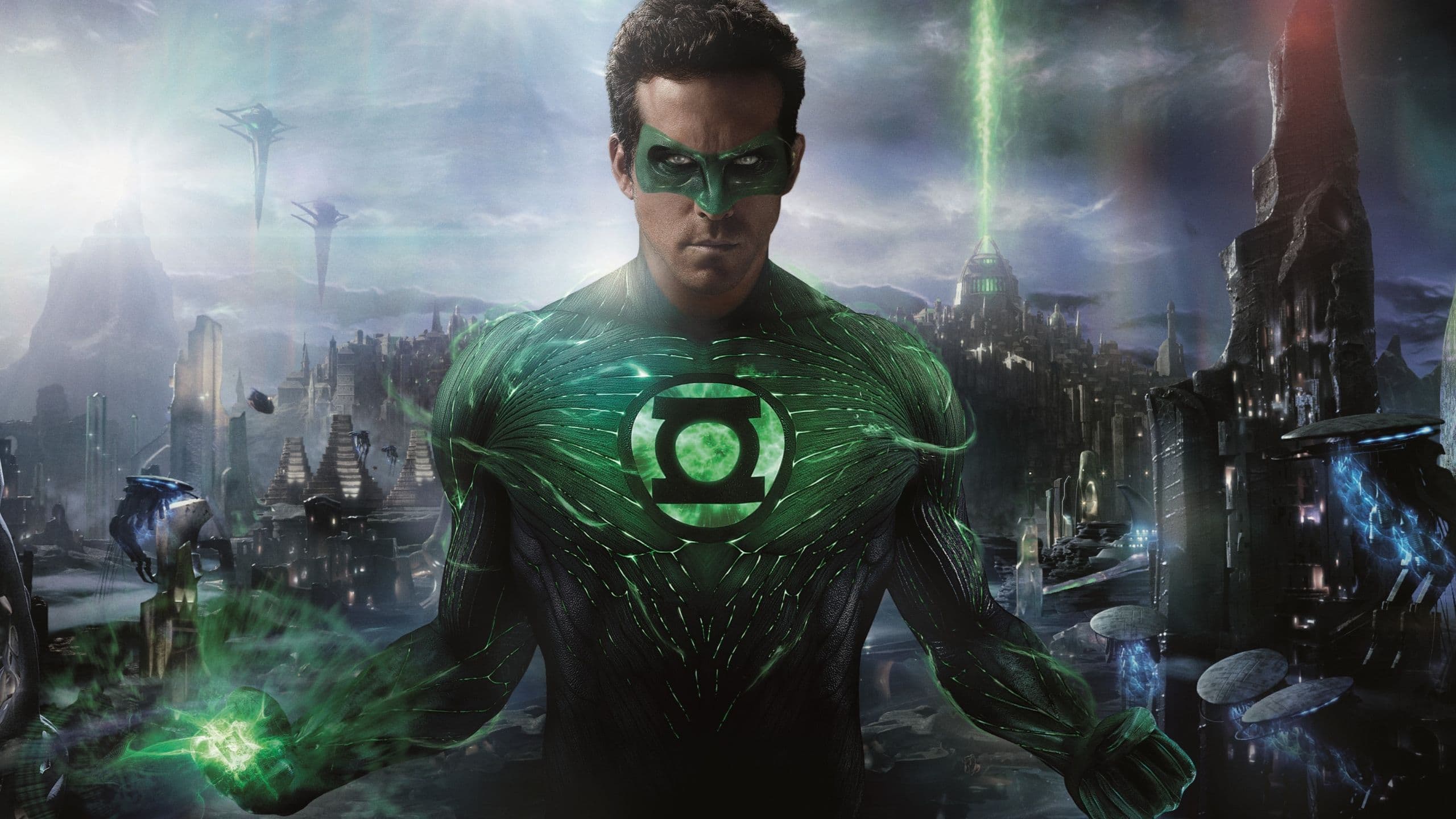How Kyle Chandler's Hal Jordan Costume Compares To Ryan Reynolds' Green Lantern & The Comics cover image