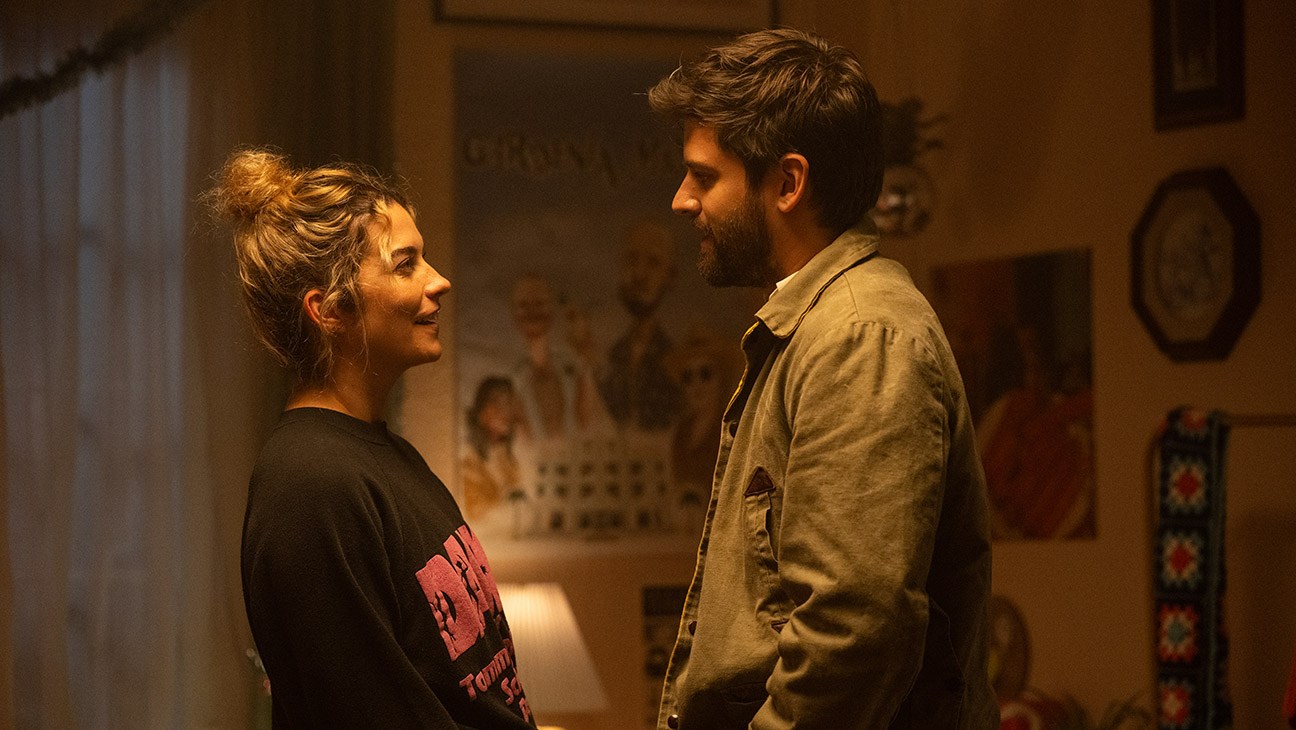 ‘All That She Wants’ Review: Annie Murphy Is All That in a Fizzy Rom-Com movies cover image