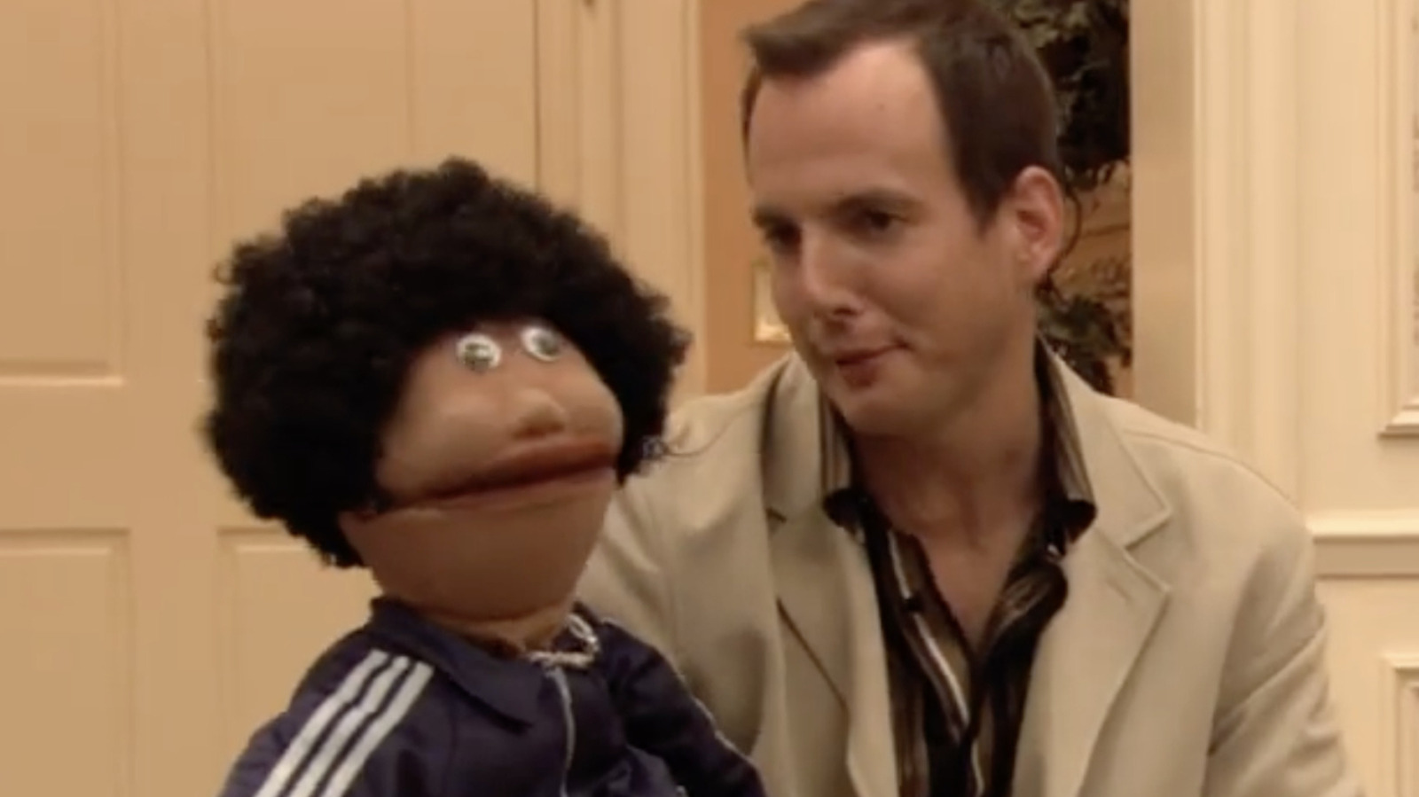 A '70s Sitcom Character Inspired Gob Bluth's Puppet in Arrested Development series cover image