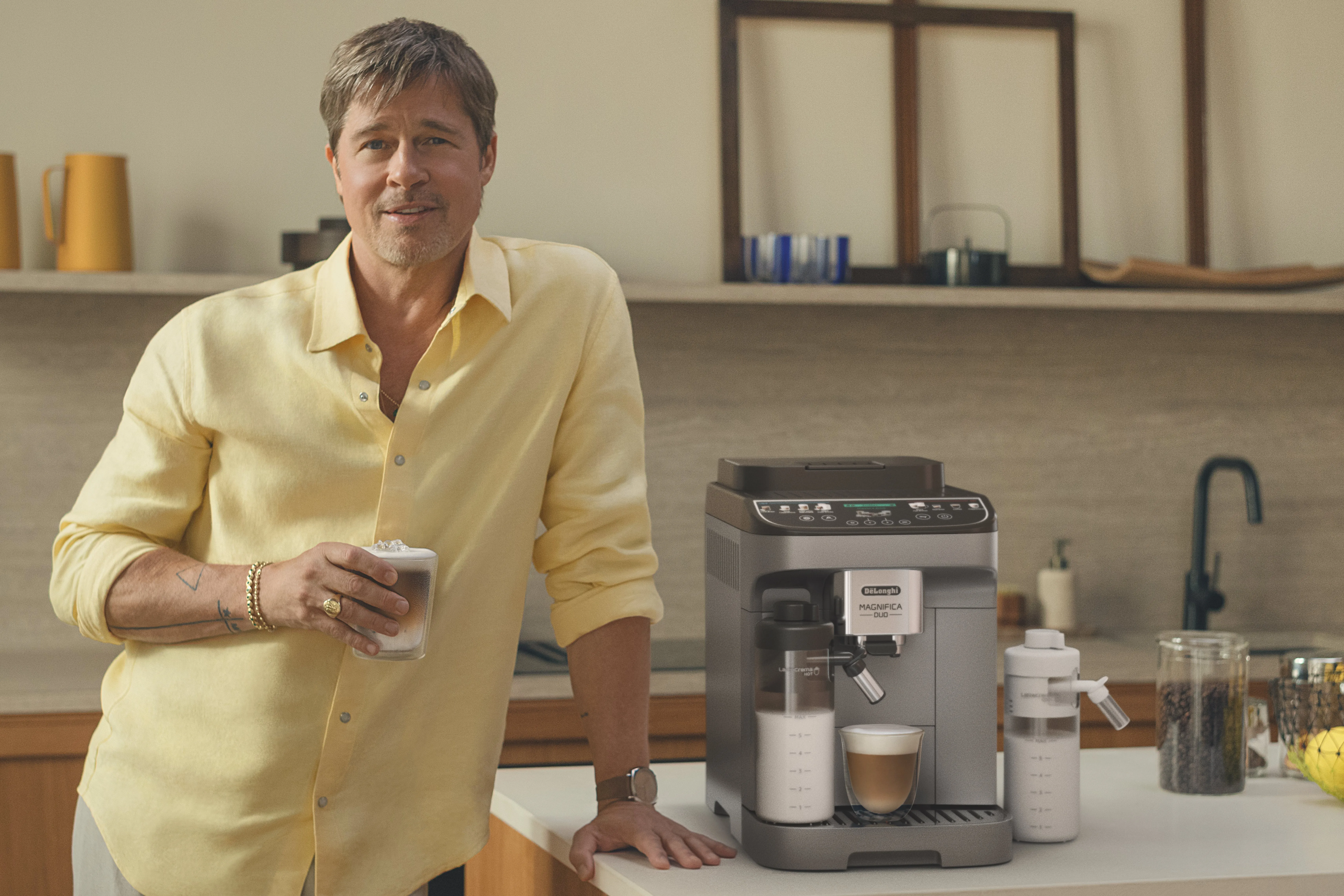 Brad Pitt in De’Longhi espresso maker ad