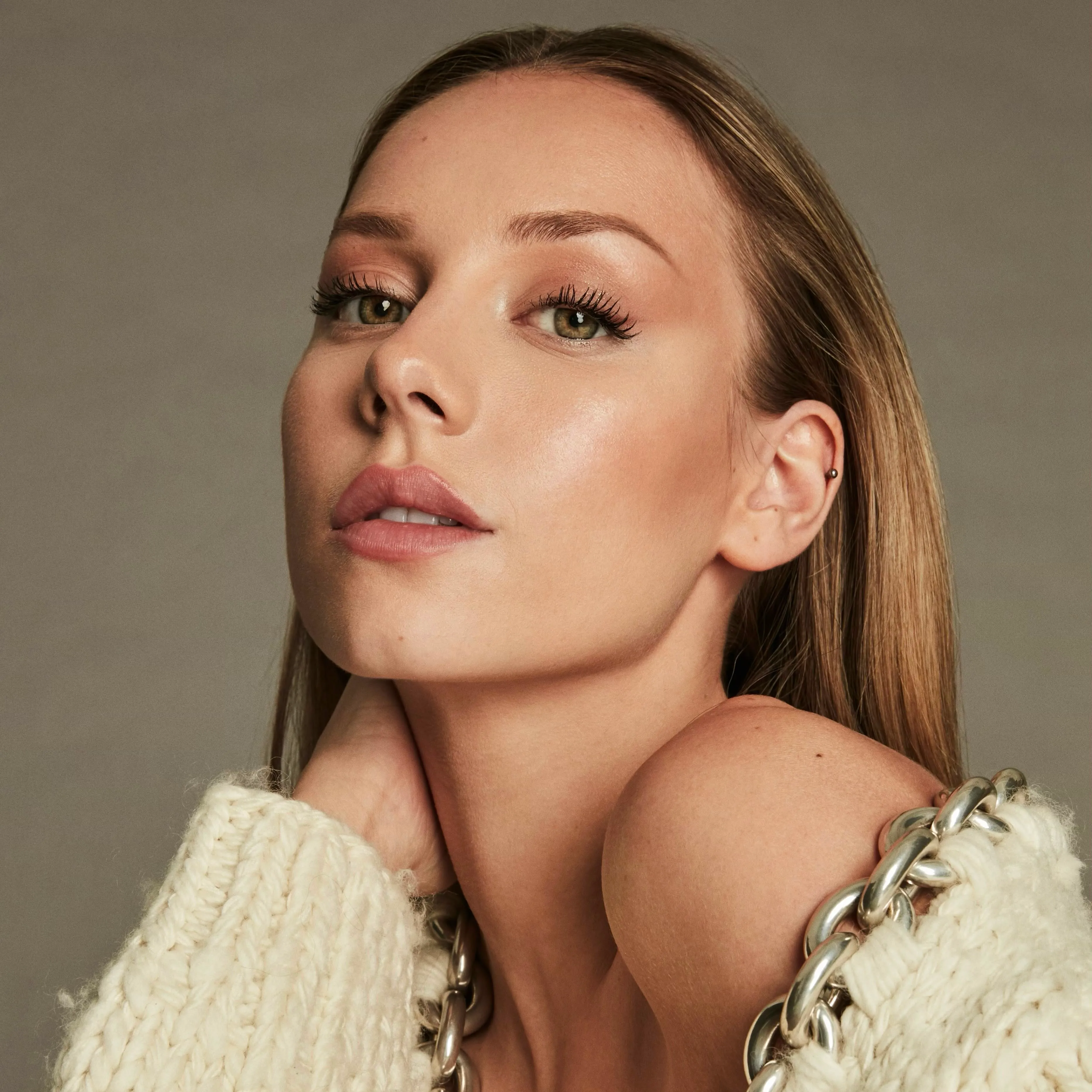 Ester Expósito Set to Star in ‘Stink Eye’ by Cristina Sánchez Salamanca series cover image