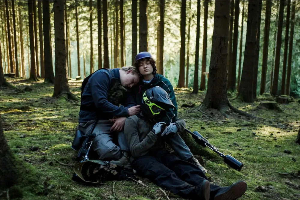Teens Explore Trauma in Jannis Lenz’s ‘Oasis’ at Venice Film Festival news cover image