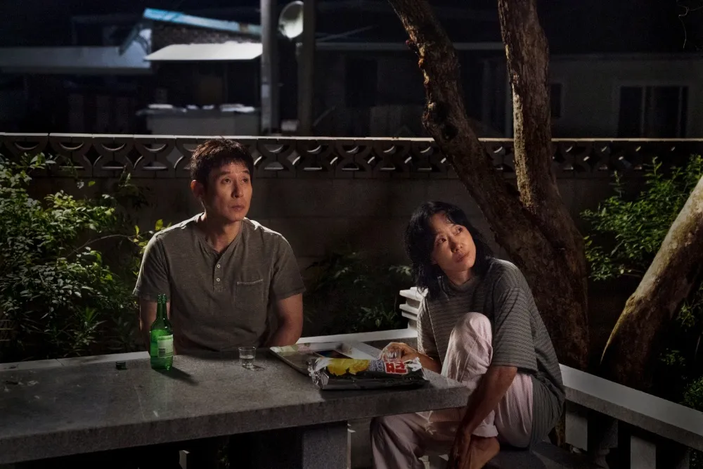 Lee Chang-dong and Cast Discuss ‘Possible Love’ in Venice Competition news cover image
