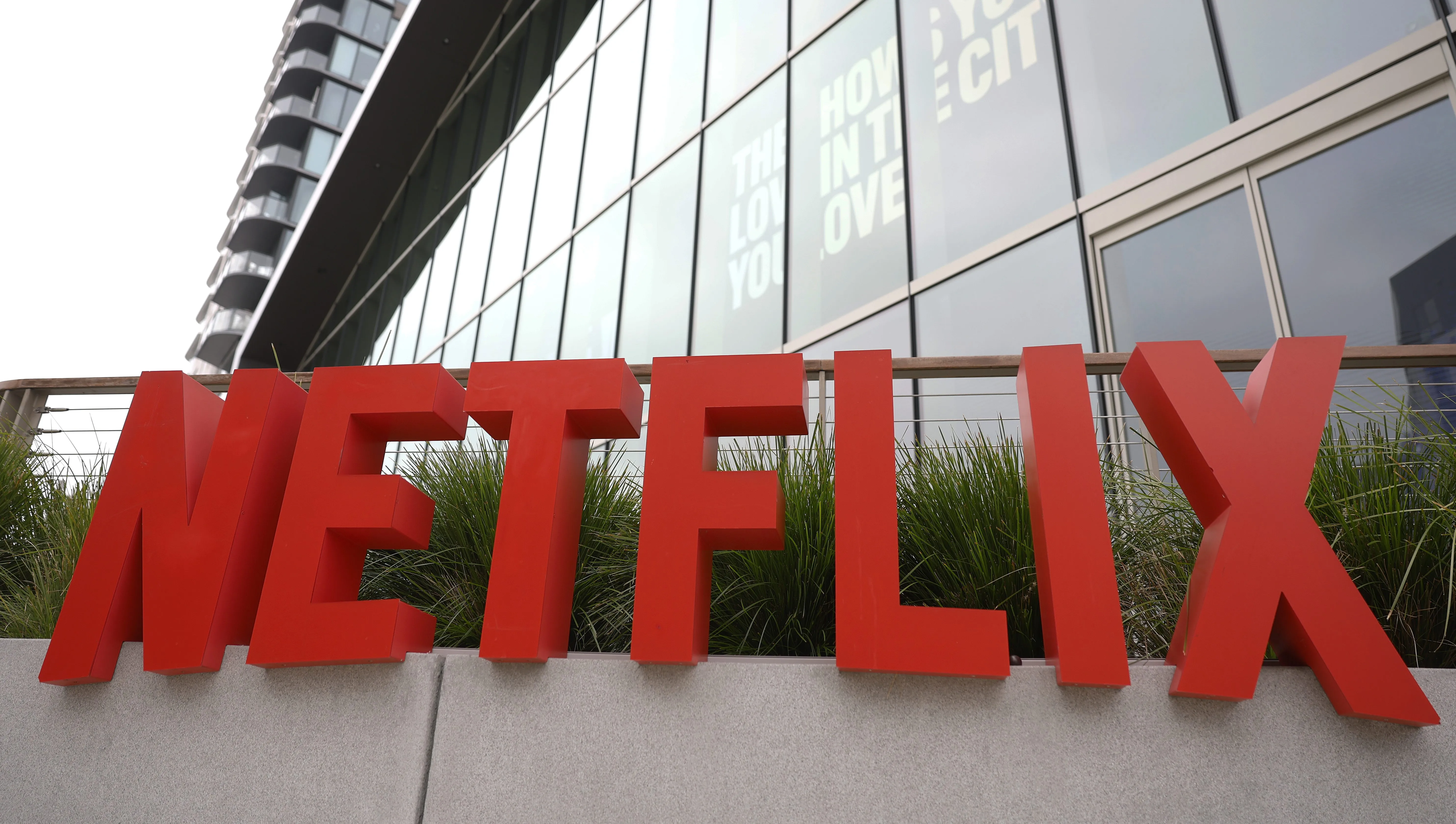 Netflix Increases UK Prices, Cheapest Plan Sees 33% Rise news cover image