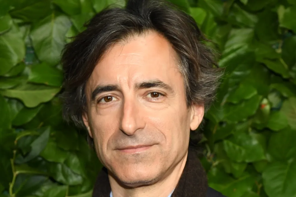 Noah Baumbach Joins Warner Bros. With New Movie and First Look Deal movies cover image