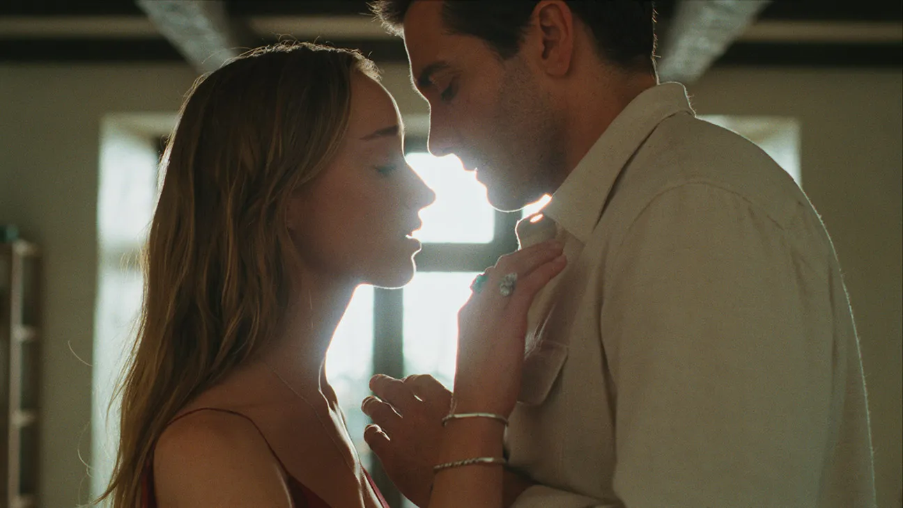 ‘Remain’ Teaser Trailer Unveils Jake Gyllenhaal and Phoebe Dynevor movies cover image