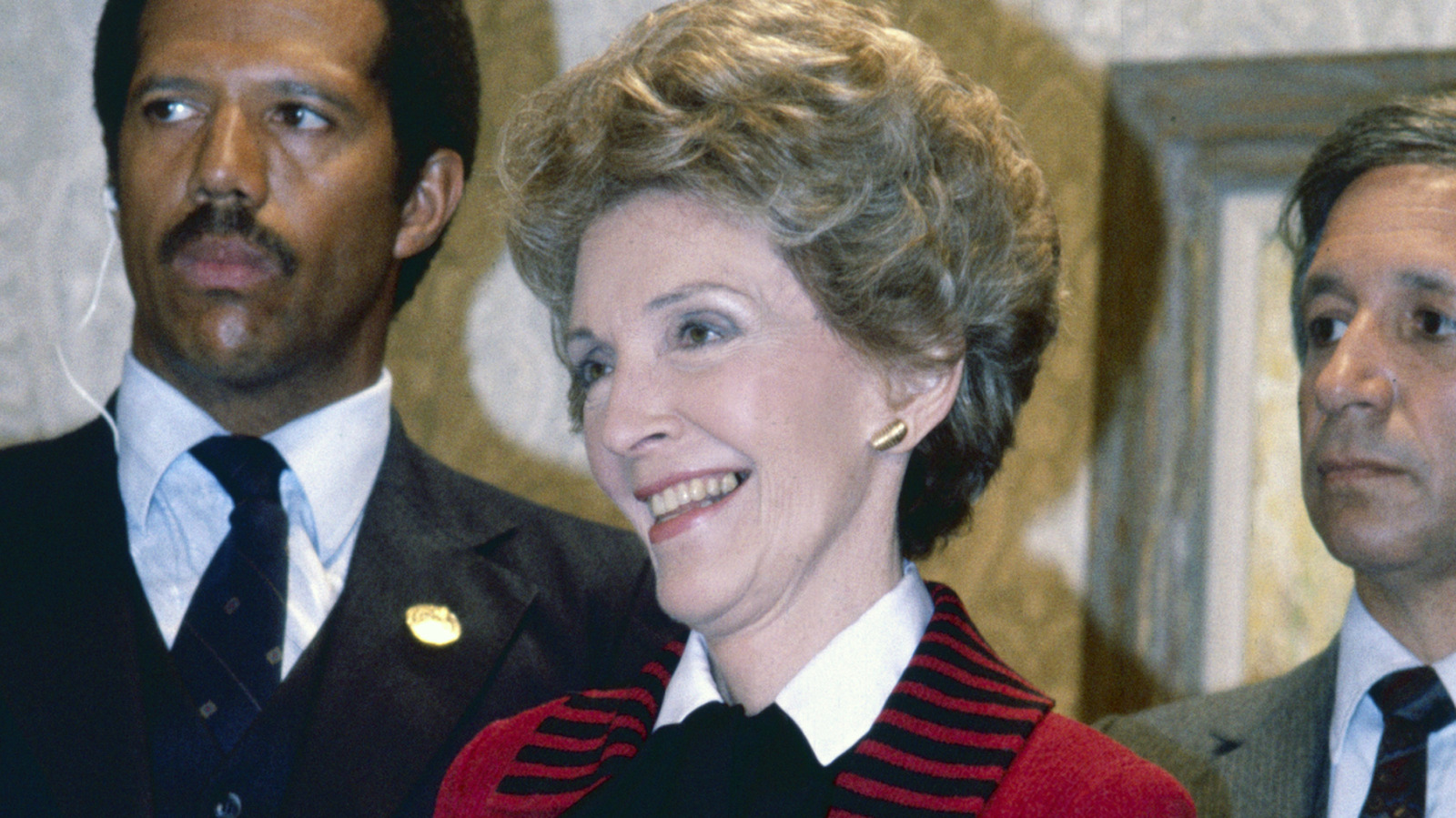 The dramatic set of Diff'rent Strokes during the Secret Service's visit.