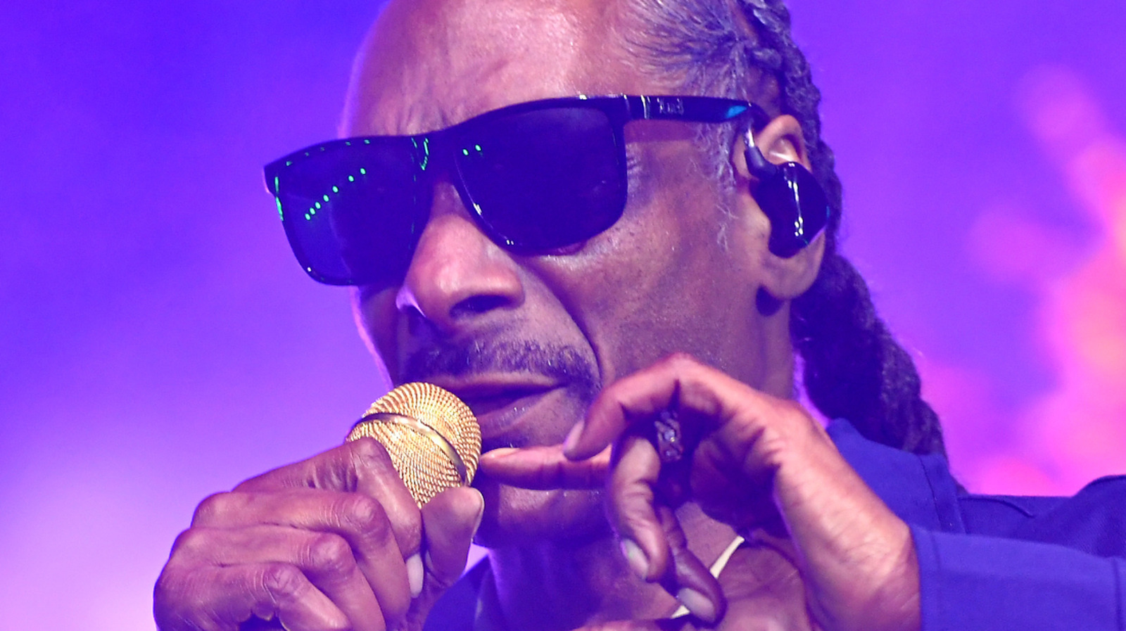 Snoop Dogg hosting the MTV Video Music Awards