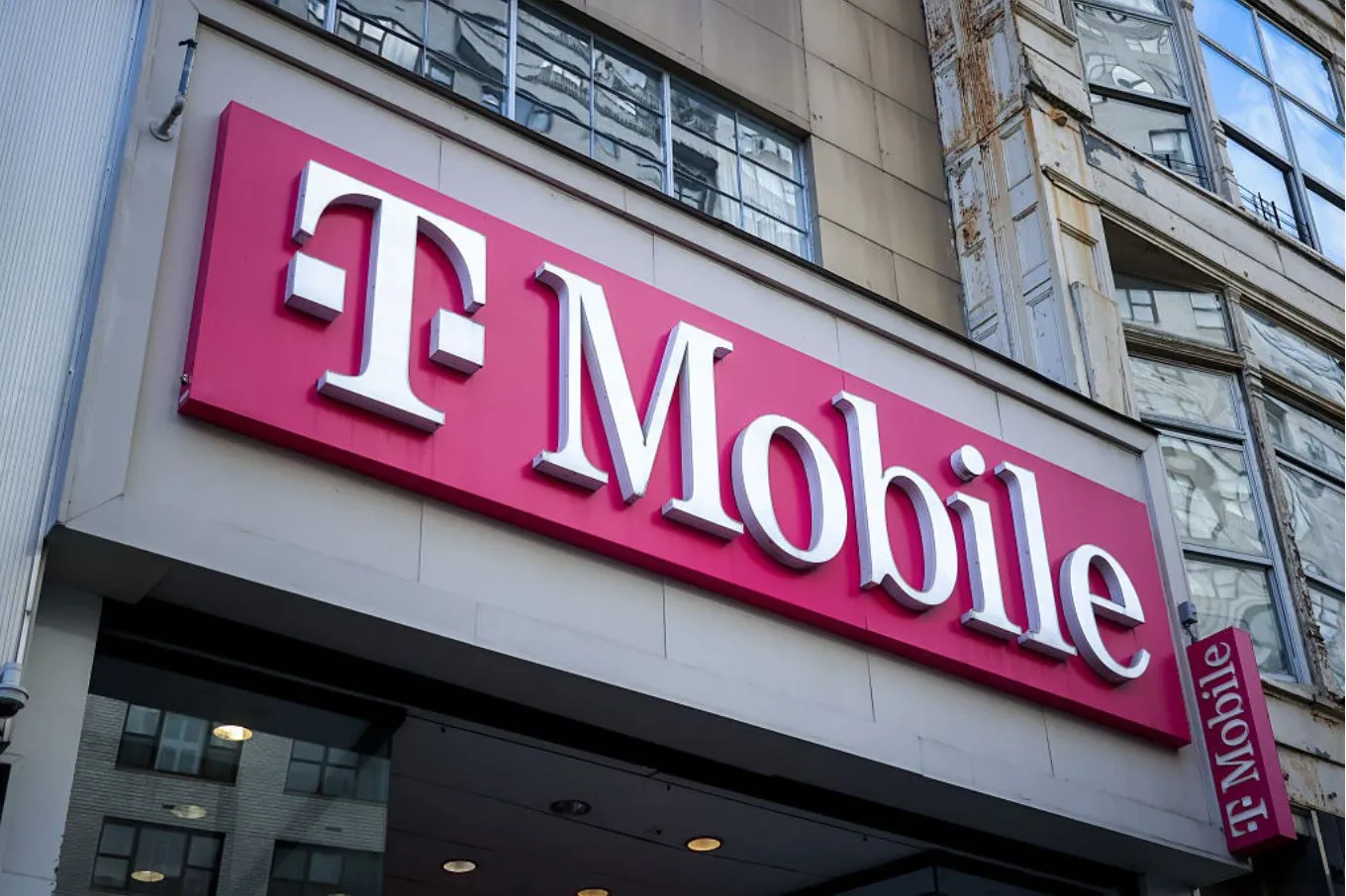 T-Mobile Launches New Home Internet Promotion Offering Free Month and AirPods news cover image